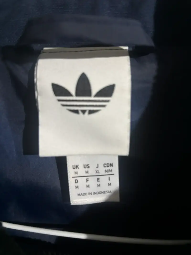 Chaqueta azul Adidas con cuello negro - 2