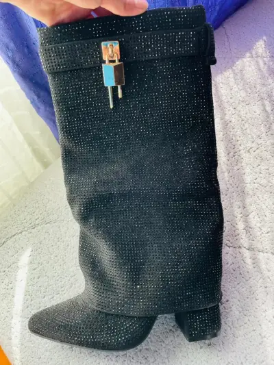 Botas negras brillantes - miniatura 1