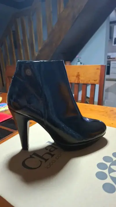 Botines de charol negro con tacón alto - miniatura 2