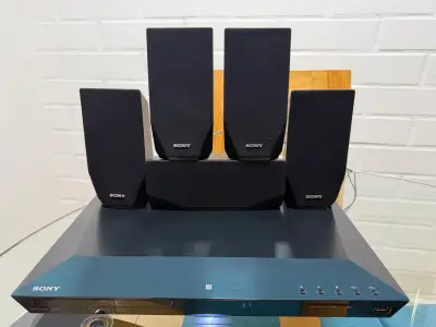 Sistema de sonido Sony con altavoces y reproductor - miniatura 1
