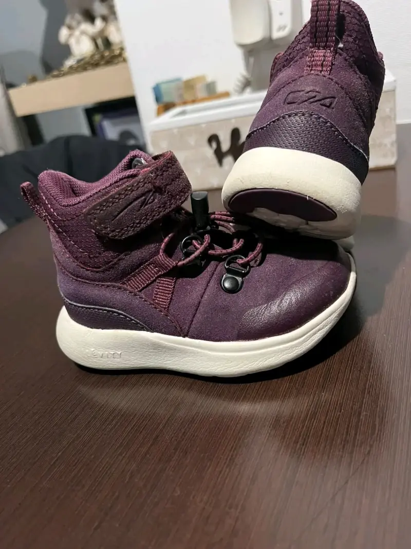 Zapatillas deportivas infantiles con diseño de personajes - 2