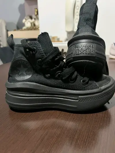 Zapatillas deportivas infantiles con diseño de personajes - miniatura 3
