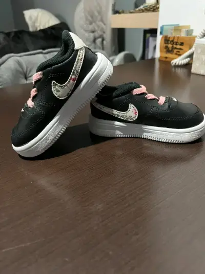 Zapatillas deportivas infantiles con diseño de personajes - miniatura 6