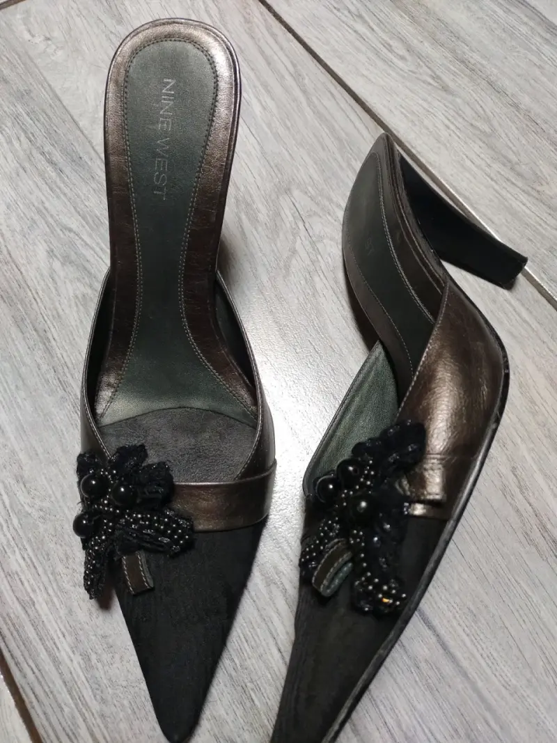 Zapatos de Tacón Nine West con Adorno Negro - 1