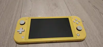 Consola Nintendo Switch Lite Amarilla con Juego - miniatura 1