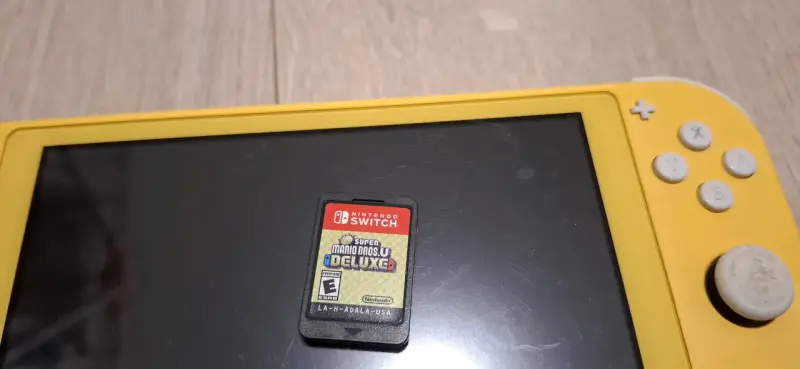 Consola Nintendo Switch Lite Amarilla con Juego - 2