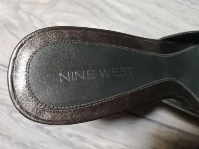 Zapatos de Tacón Nine West con Adorno Negro - miniatura 3