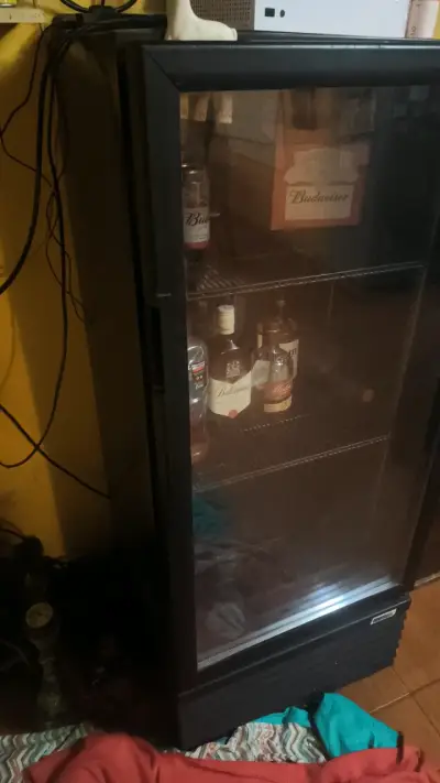 Refrigerador vitrina negro para bebidas - miniatura 2