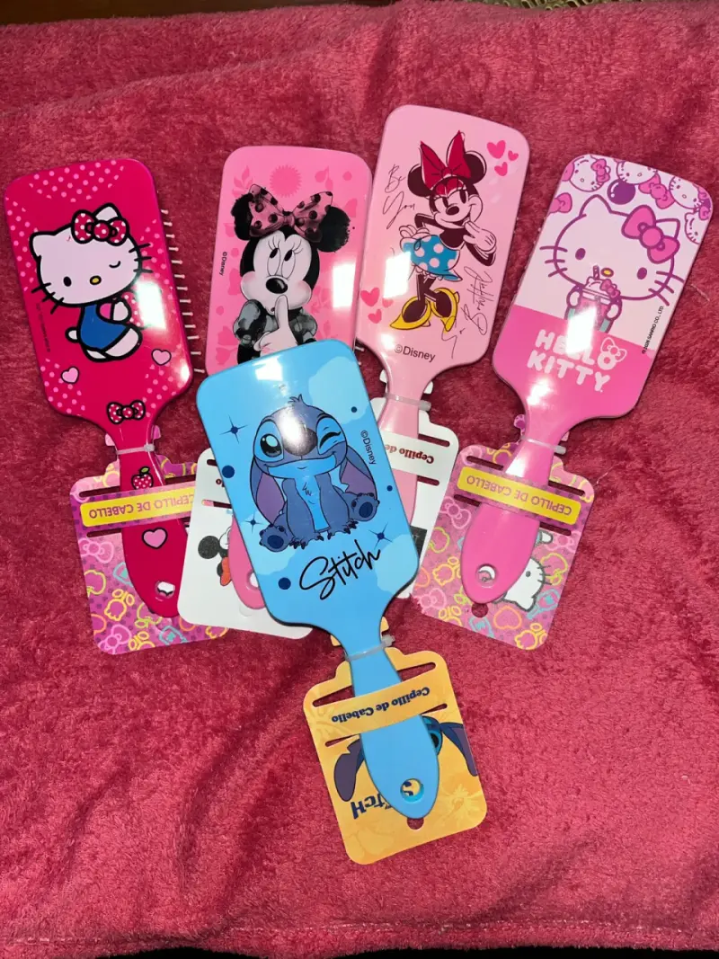 Set de accesorios Disney y Hello Kitty - 1