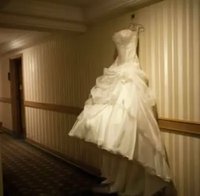 Vestido de Novia Blanco con Detalles de Encaje - miniatura 1