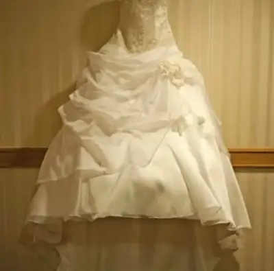 Vestido de Novia Blanco con Detalles de Encaje - miniatura 2