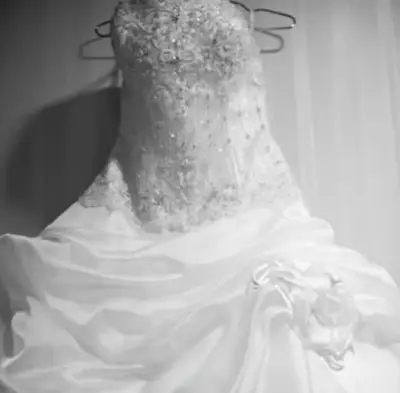 Vestido de Novia Blanco con Detalles de Encaje - miniatura 3