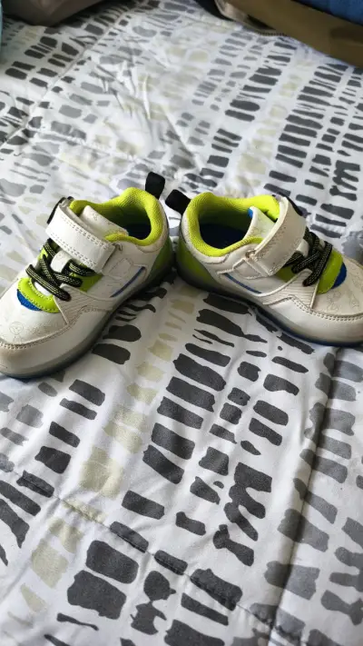 Zapatillas infantiles Ficcús con luces n°22 - miniatura 2