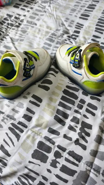 Zapatillas infantiles Ficcús con luces n°22 - miniatura 3
