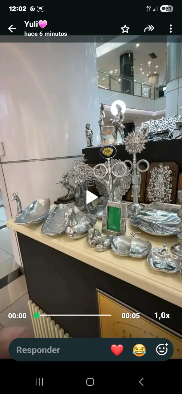 Conjunto de figuras decorativas de metal