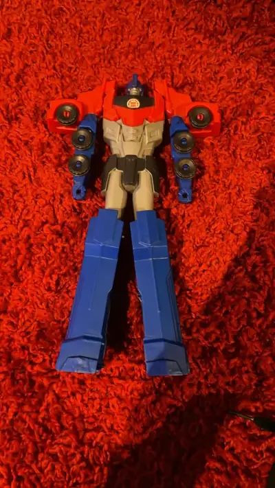 Figura de acción transformable robot rojo y azul - miniatura 1