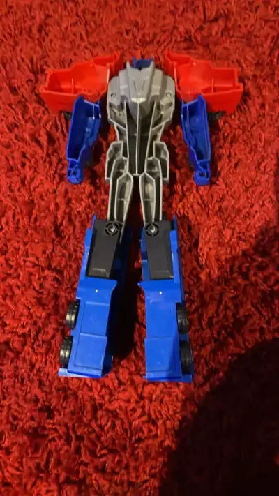 Figura de acción transformable robot rojo y azul - miniatura 2