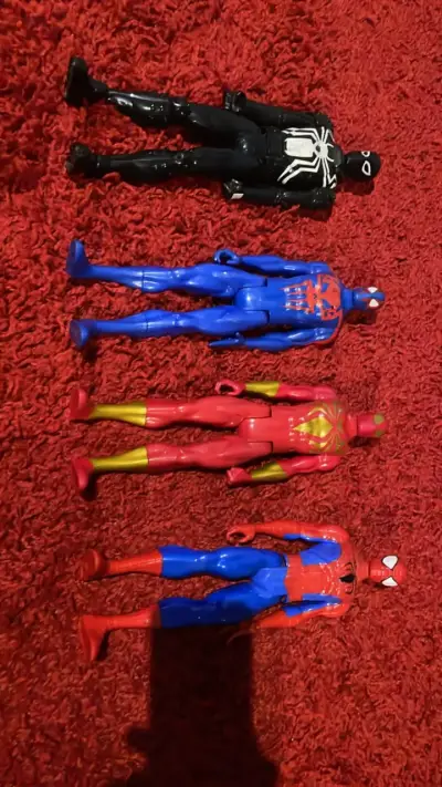 Figuras de acción de superhéroes - miniatura 1