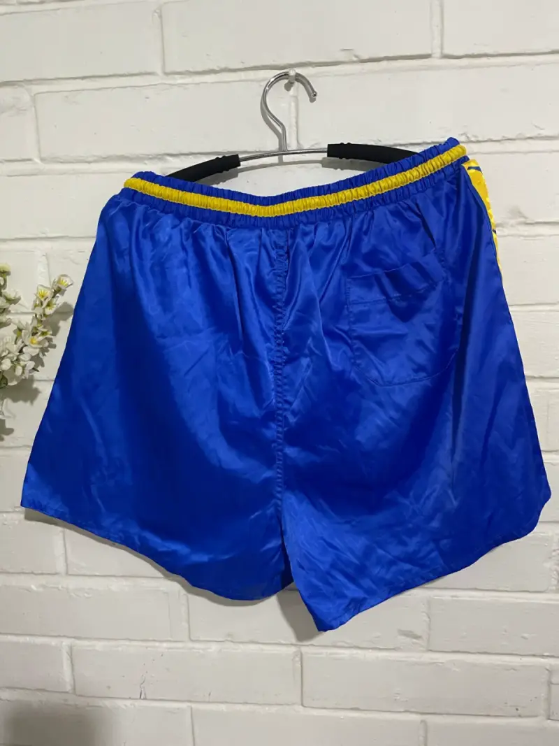 Shorts deportivos azules con detalles amarillos Diadora - 2