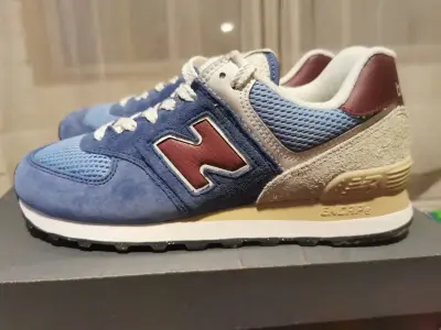 Zapatillas New Balance 574 azul y burdeos - miniatura 2