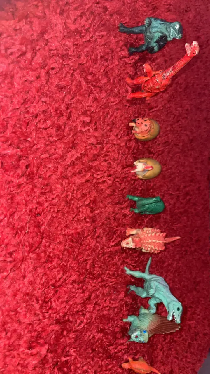 Set de figuras de dinosaurios en miniatura