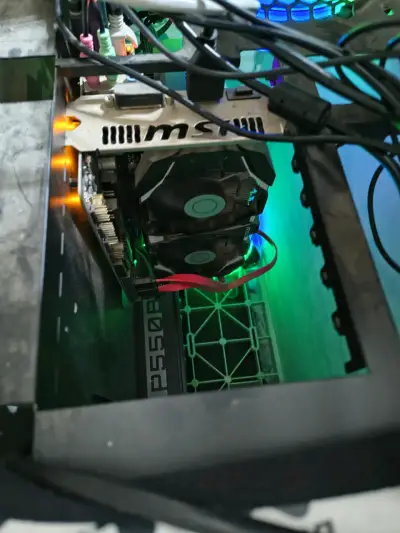 Tarjeta gráfica MSI 1050ti 4gb - miniatura 1