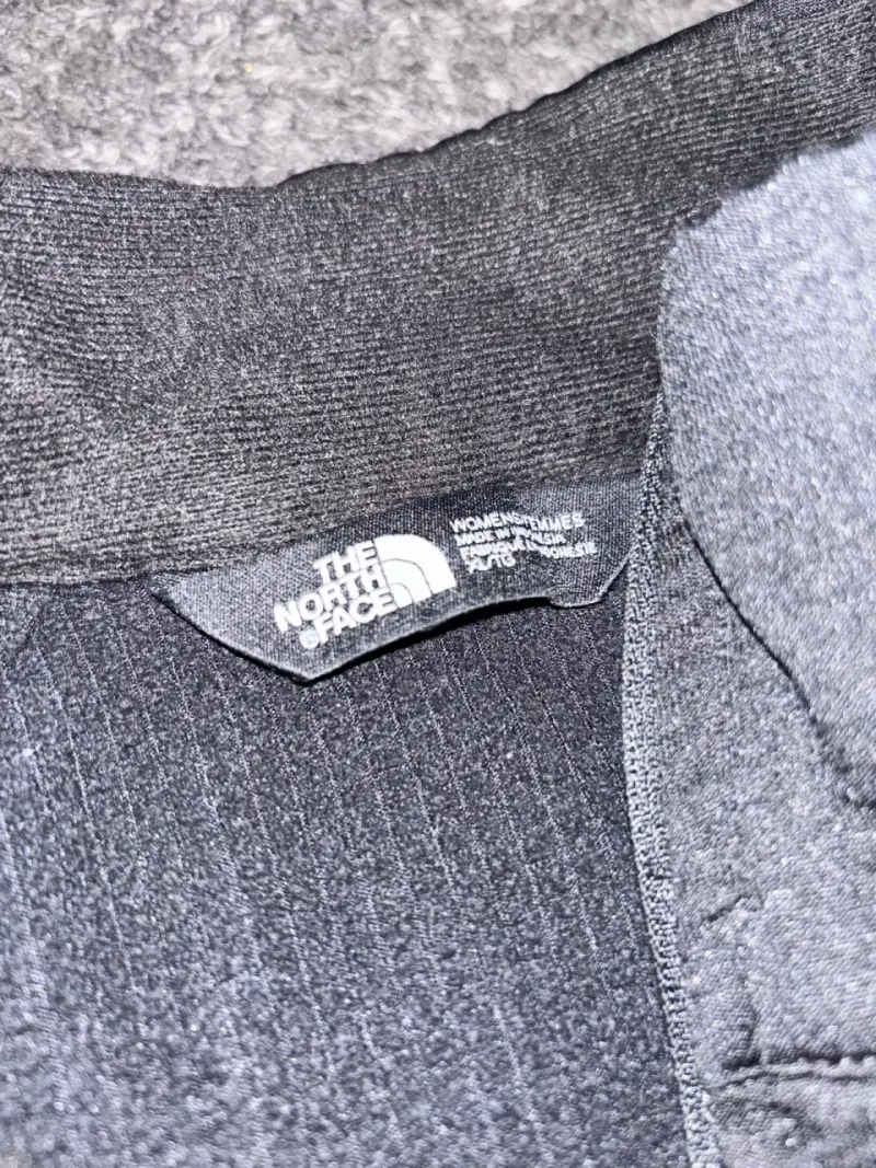Polerón negro The North Face para mujer - 4