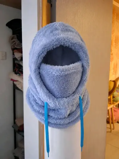 Pasamontañas de felpa azul con cordones - miniatura 1