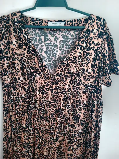 Vestido animal print Basement en buen estado - miniatura 4