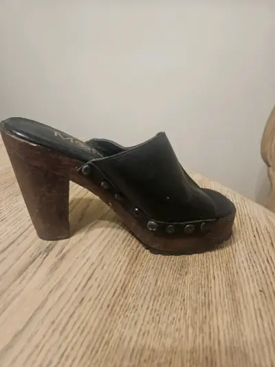 Zuecos de cuero negro con taco alto - miniatura 2