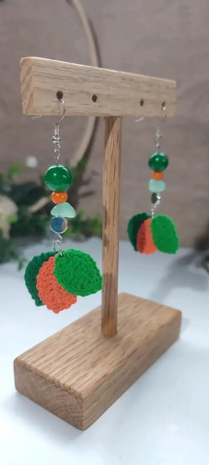 Aros tejidos a mano con piedras natural de colores - 1