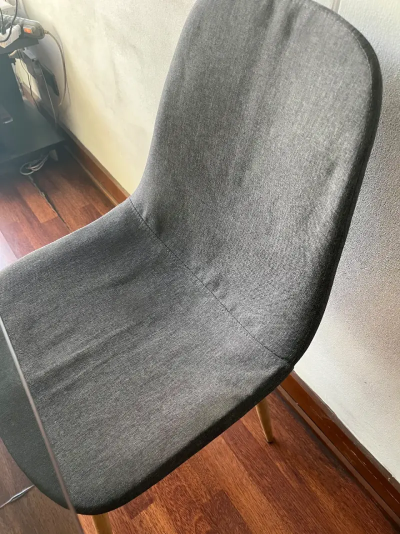 Juego de comedor con mesa de vidrio y sillas grises - 2