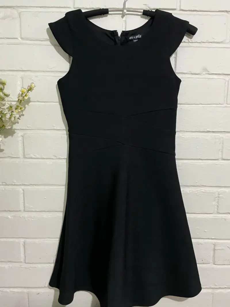 Vestido negro elegante Ava & Yelly - 1