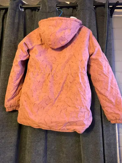 Chaqueta de invierno rosada con capucha - miniatura 2