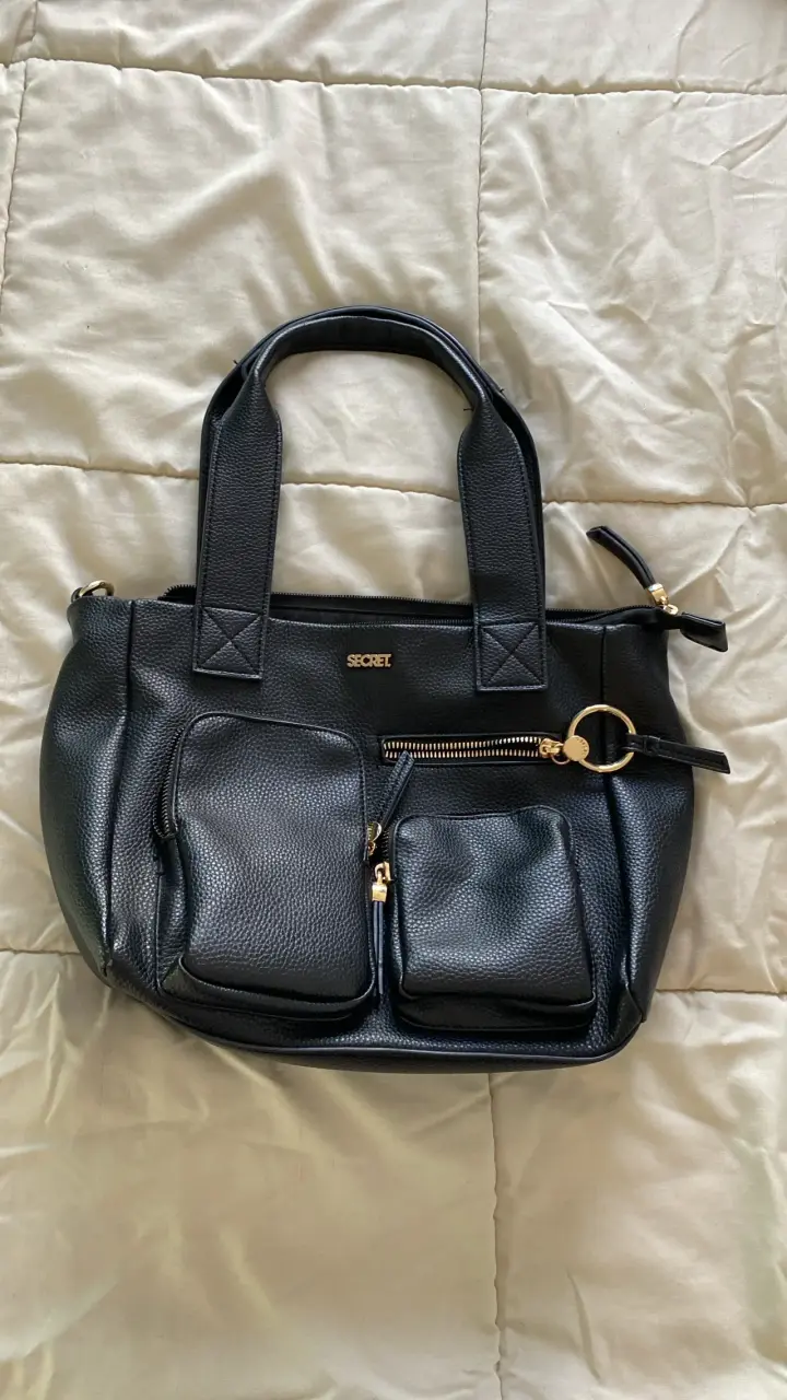 Bolso negro de ecocuero Secret con bolsillos