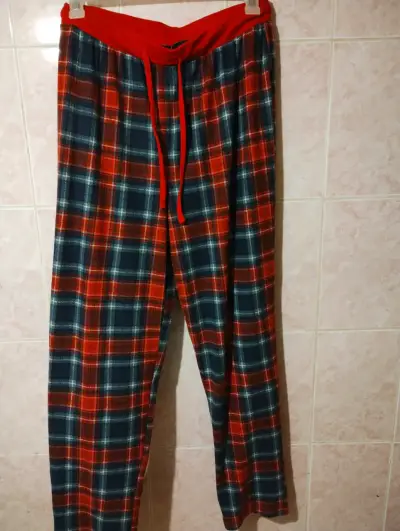 Pijama de invierno rojo con diseño de oso - miniatura 3