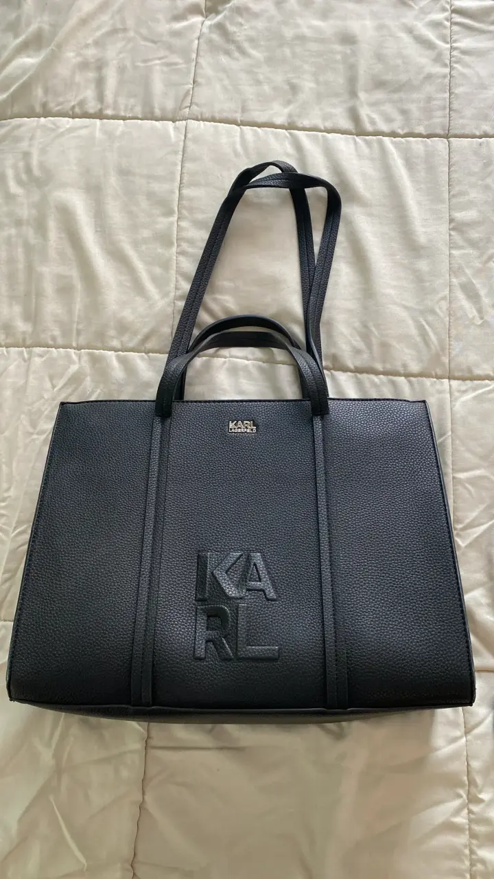 Bolso negro Karl Lagerfeld elegante