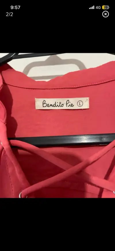 Blusa roja con cordones Bendito Pie - miniatura 2