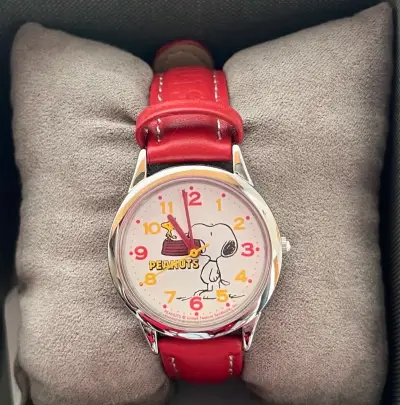 Reloj de pulsera Snoopy con correa roja - miniatura 1