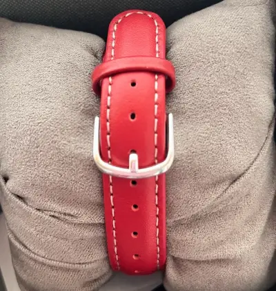 Reloj de pulsera Snoopy con correa roja - miniatura 3
