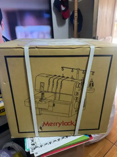 Máquina de Coser Overlock Merrylock 4055 - miniatura 1