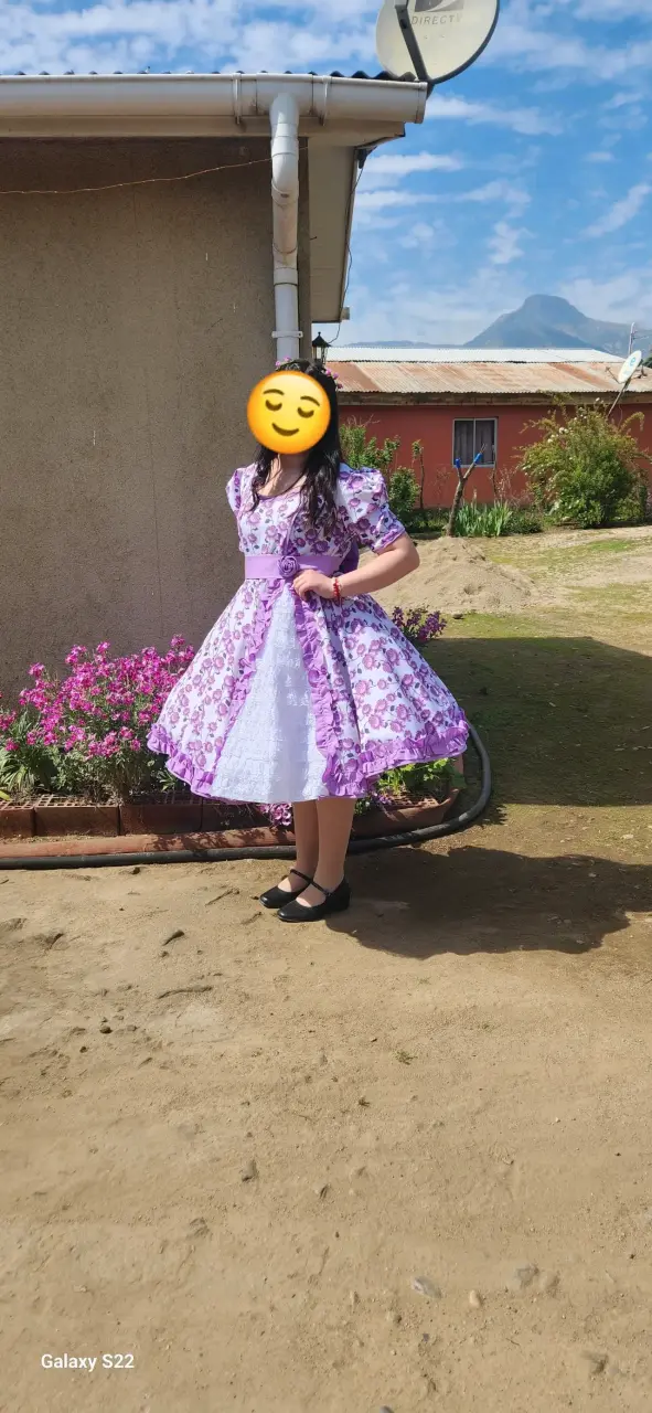 Vestido de fiesta floral morado para mujer