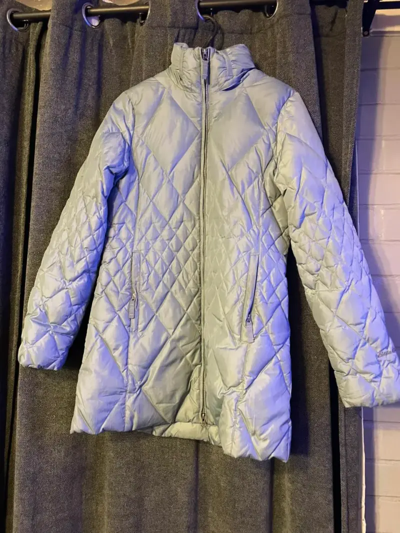 Chaqueta acolchada gris para mujer