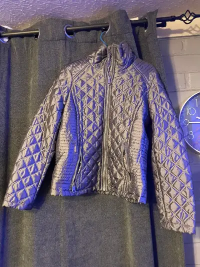 Chaqueta acolchada gris para mujer - miniatura 1