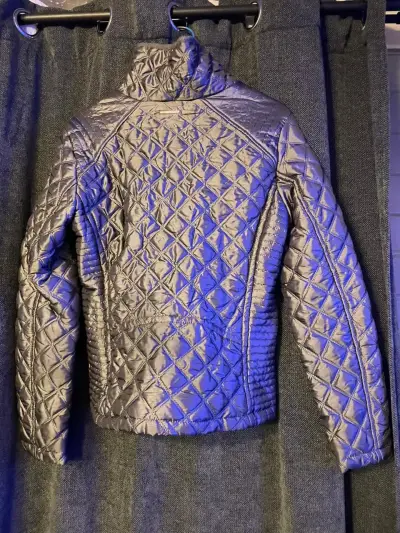 Chaqueta acolchada gris para mujer - miniatura 2