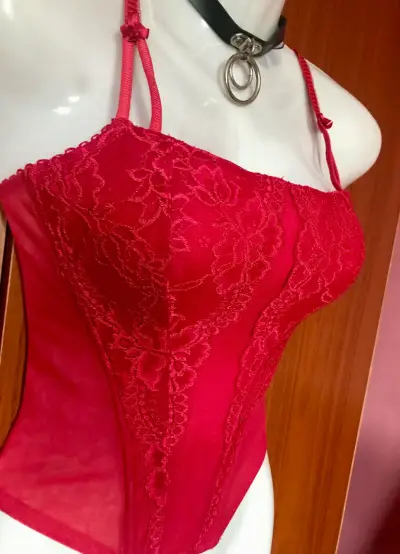 Corset rojo de encaje - miniatura 2