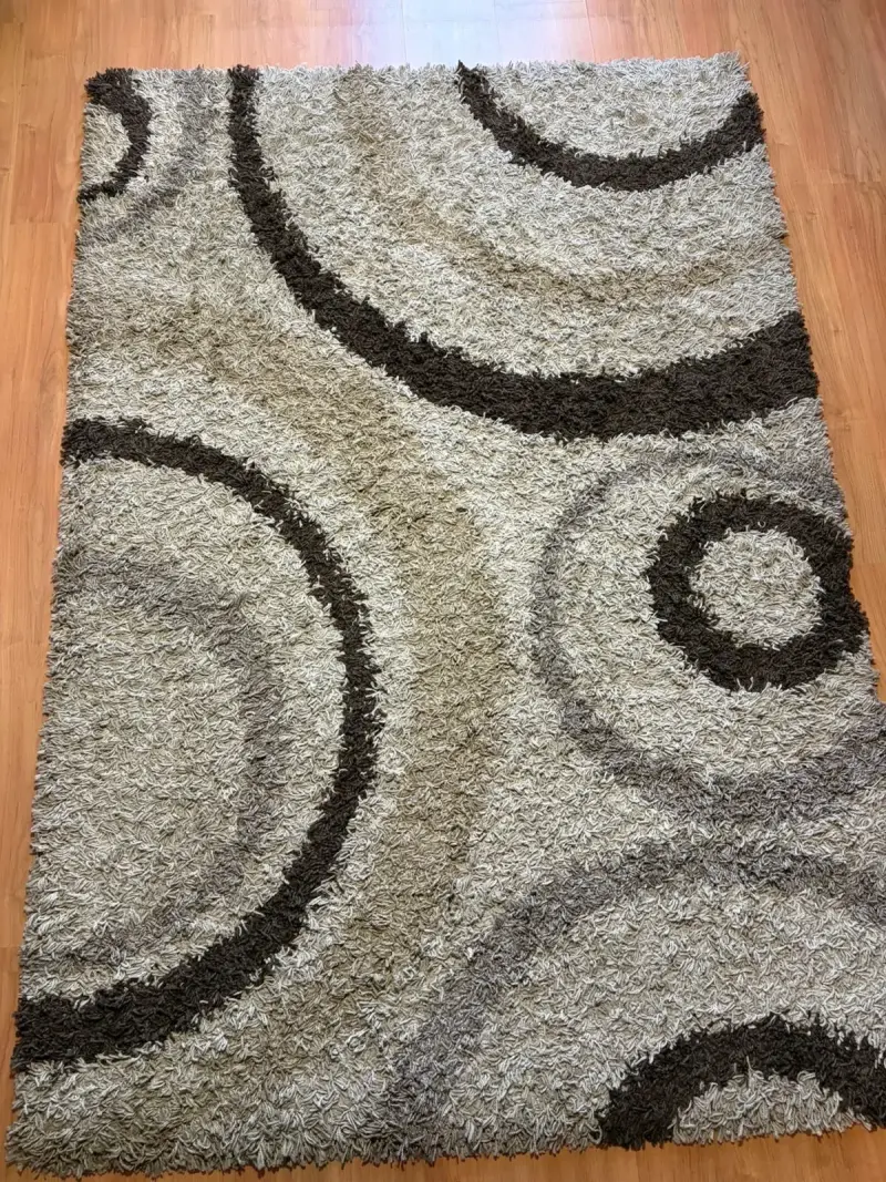 Alfombra moderna beige y marrón con diseño circular - 2