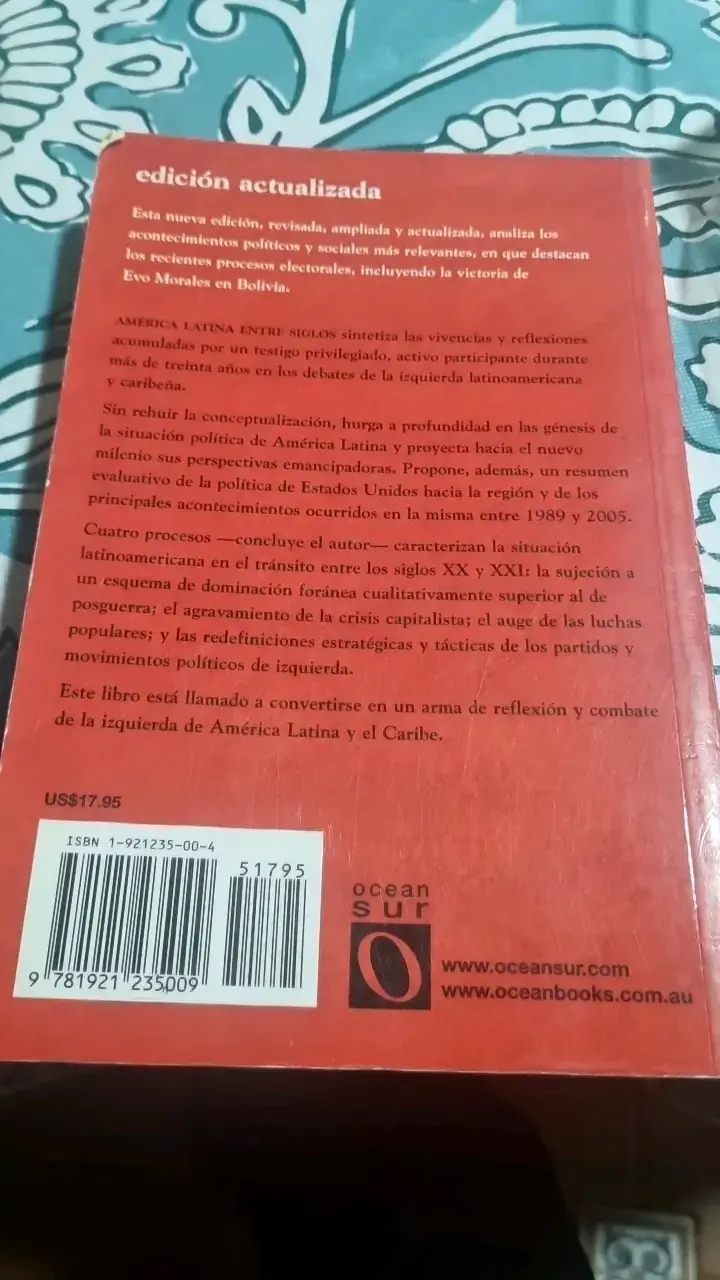 Libro América Latina Entre Siglos de Roberto Regalado - 2