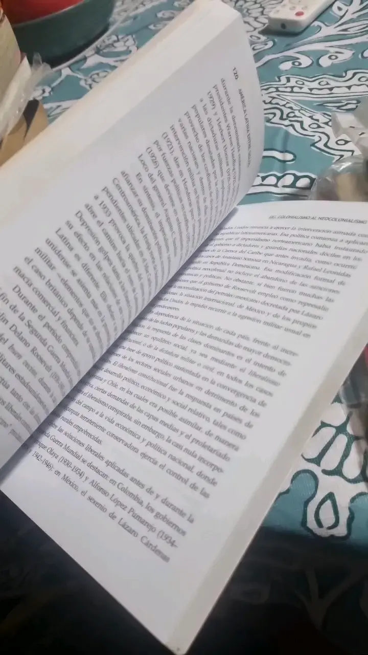 Libro América Latina Entre Siglos de Roberto Regalado - 3