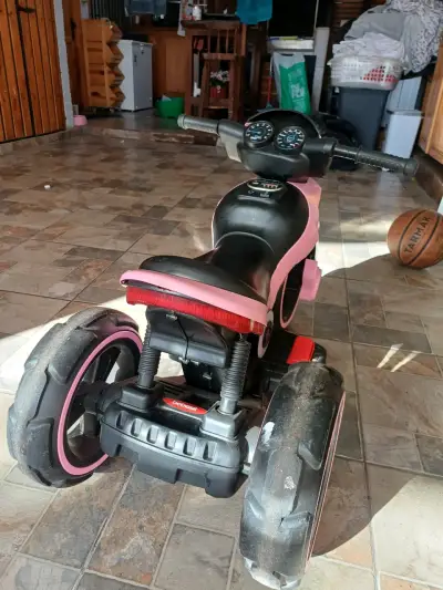 Moto eléctrica infantil rosa con velocímetro - miniatura 1